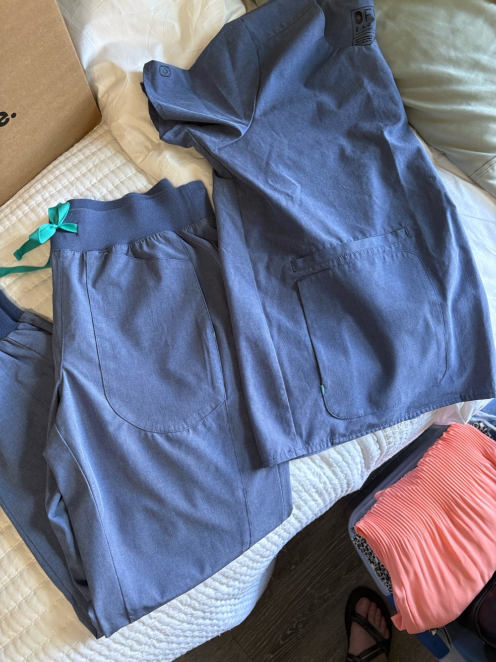 FIGS E.A.C. Scrub Set